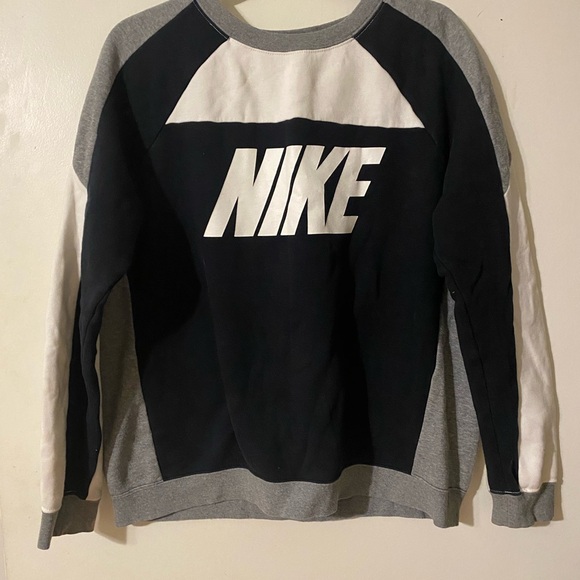 Nike Men's Black, White, and Gray Crewneck Sweater - Picture 1 of 3